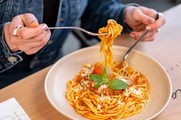 Rezene Restaurant &amp; Cafe - Resim 16