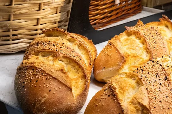 Rezene Restaurant &amp; Cafe - Resim 3