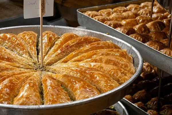 Rezene Restaurant &amp; Cafe - Resim 5