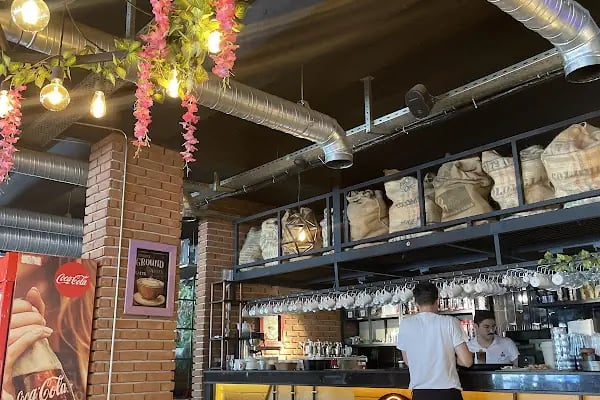 Rezene Restaurant &amp; Cafe - Resim 14