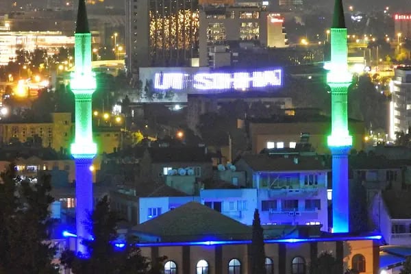 Bayraklı Merkez Camii - Resim 12