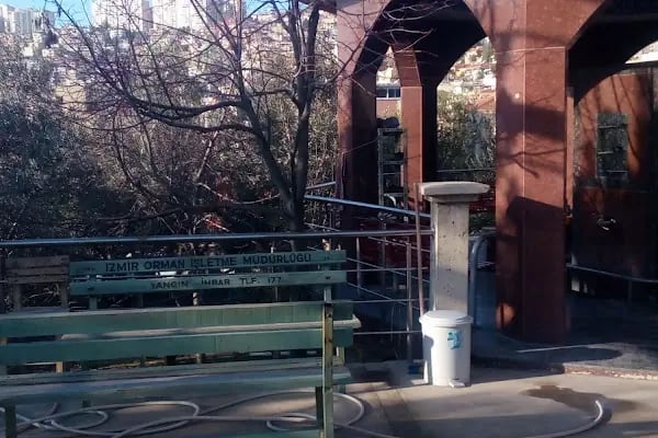 Bayraklı Merkez Camii - Resim 17