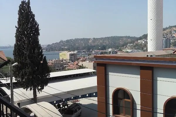 Bayraklı Merkez Camii - Resim 7