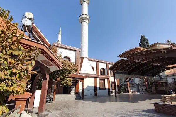 Bayraklı Merkez Camii - Resim 1
