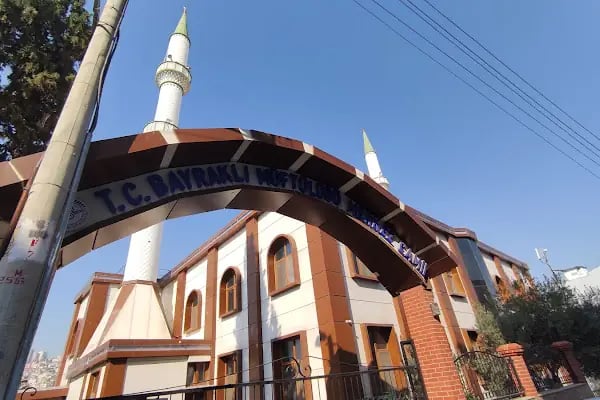 Bayraklı Merkez Camii - Resim 3