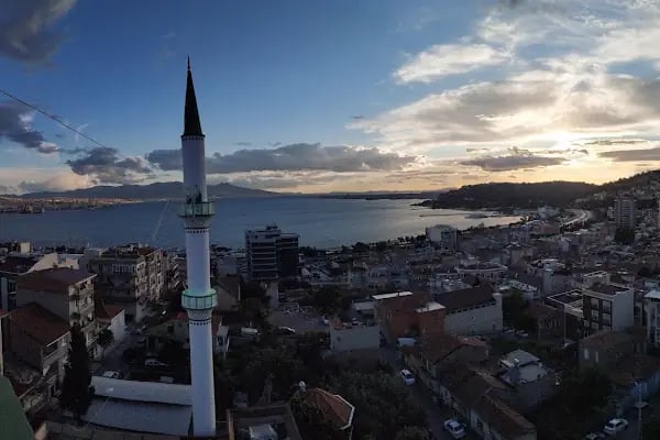 Bayraklı Merkez Camii - Resim 11