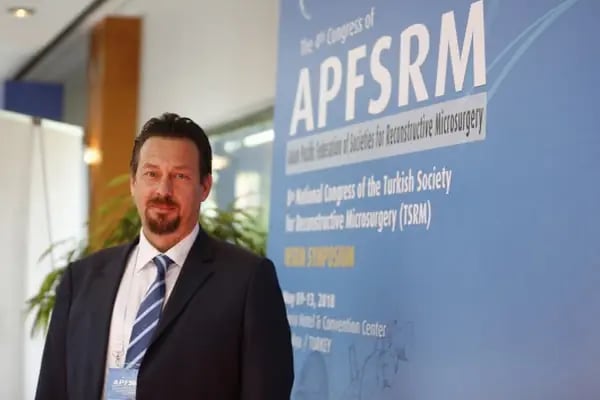 Prof. Dr. Taçkın Özalp, El Cerrahisi - Resim 3