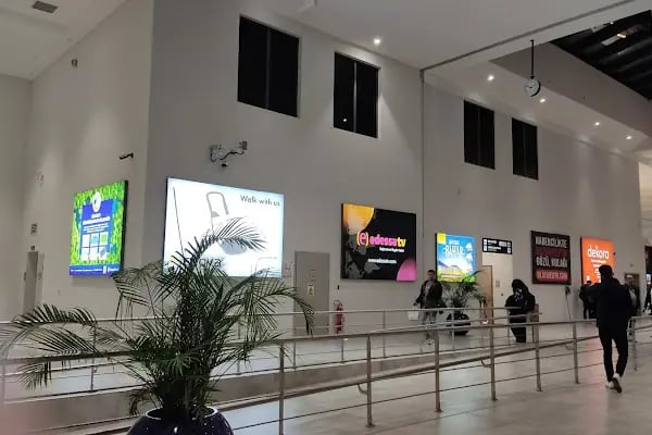 Gaziantep Havaalanı Dış Hatlar Gelen Yolcu Peronu - Resim 19