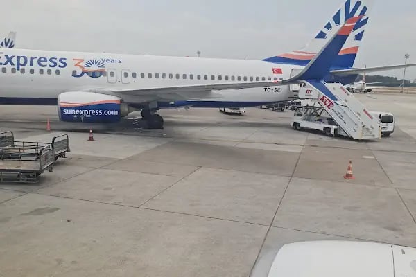 Gaziantep Havaalanı Dış Hatlar Gelen Yolcu Peronu - Resim 17