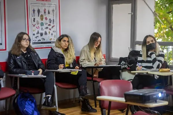 Just English Dil Okulları - İngilizce Kursu Bursa-Heykel - Resim 6