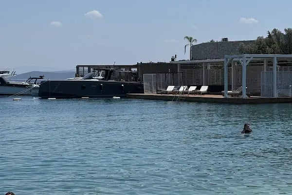Lucca Beach - Resim 7