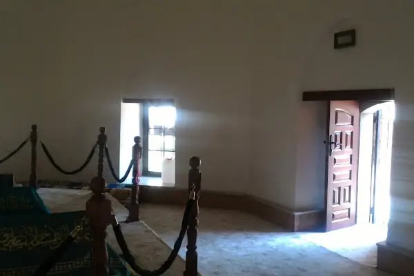 Karacabey Türbesi - Resim 16