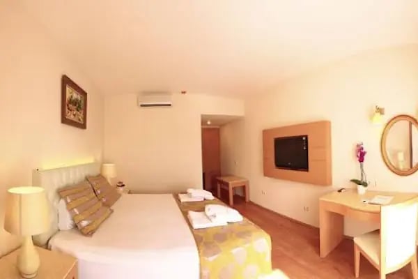 Cesars Beach Club - Resim 5