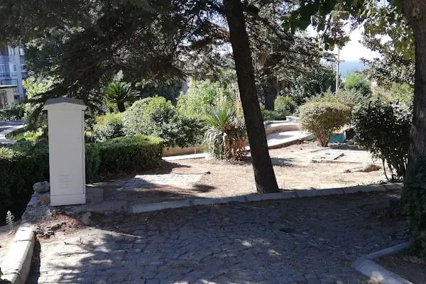 İzmir Büyükşehir Belediyesi M. Yüce Sonkurt Parkı - Resim 17