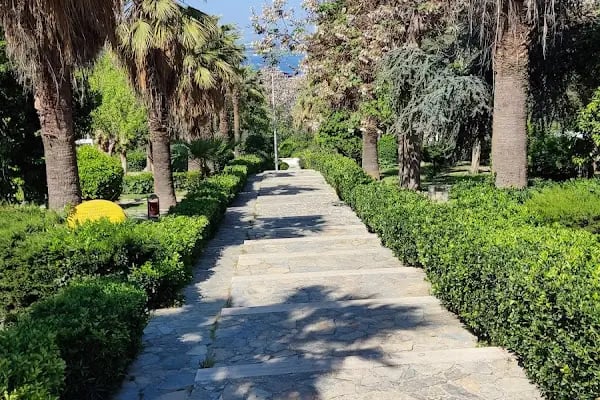 İzmir Büyükşehir Belediyesi M. Yüce Sonkurt Parkı - Resim 2