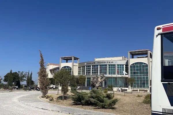 Dokuz Eylül Üniversitesi Turizm Fakültesi - Uygulamalı Bilimler Yüksekokulu - Resim 7