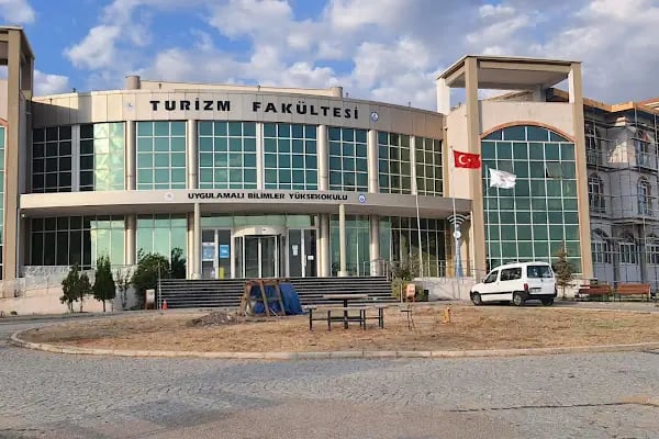 Dokuz Eylül Üniversitesi Turizm Fakültesi - Uygulamalı Bilimler Yüksekokulu - Resim 1
