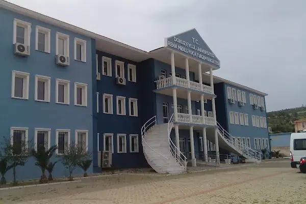 Dokuz Eylül Üniversitesi Turizm Fakültesi - Uygulamalı Bilimler Yüksekokulu - Resim 3