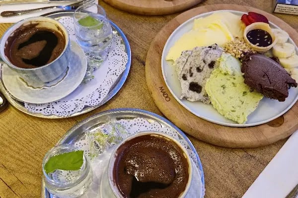 Chez Luna Cafe &amp; Store - Resim 10