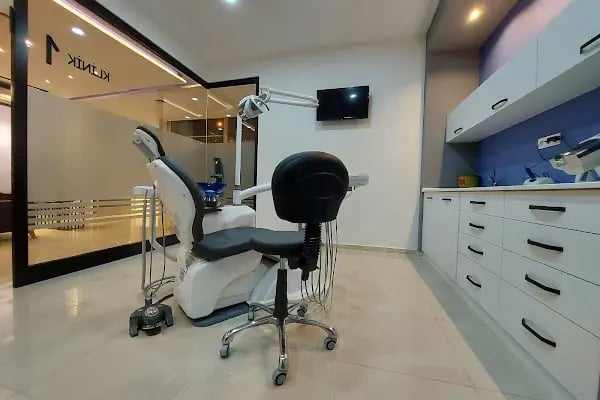 Sm Ege Dental Ağız ve Diş Sağlığı Polikliniği - Resim 10