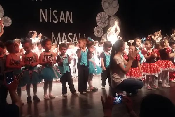 Şükran Güngör - Yildiz Kenter Kültür Merkezi ve.tiyatro Sahnesi - Resim 4