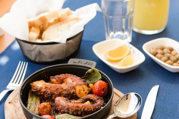 Tuğra Restaurant &amp; Cafe - Resim 20