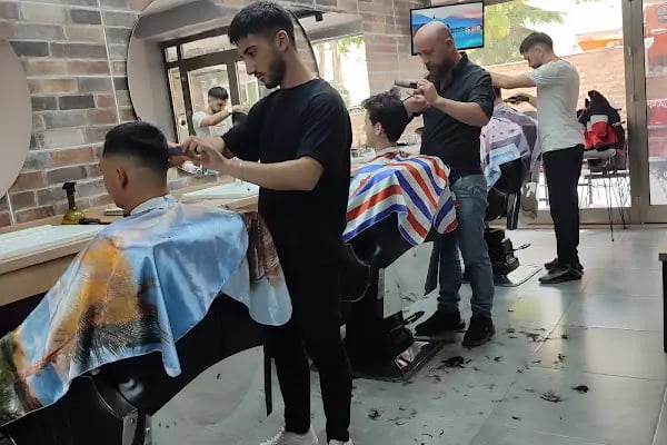 YUK Barber &amp; Hair Designer - Resim 12