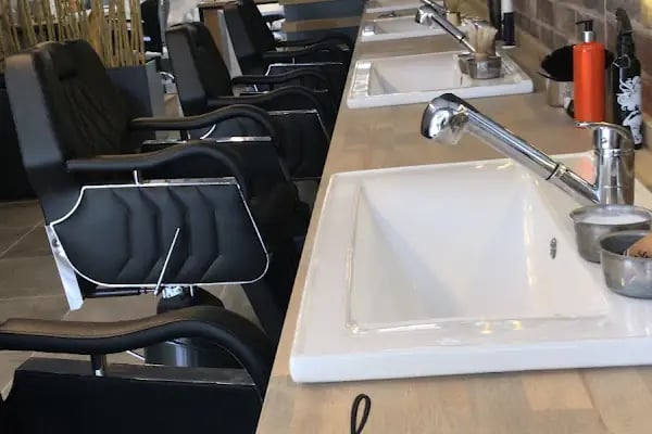 YUK Barber &amp; Hair Designer - Resim 7
