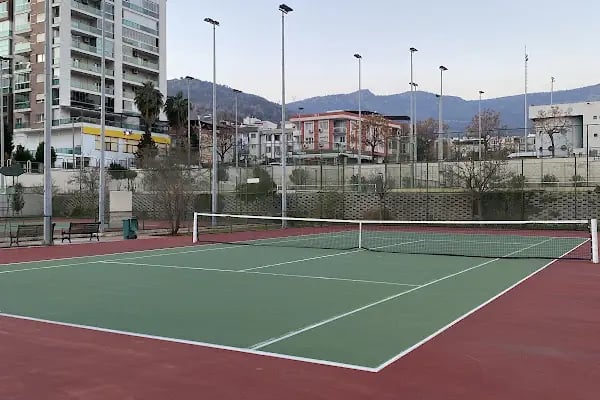 İzmir - Karşıyaka Zübeyde Hanım Tenis Eğitim Merkezi - Resim 1