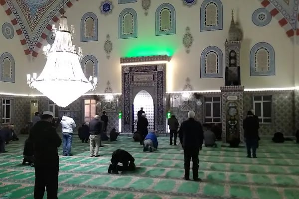 Yunus Emre Camii - Resim 12