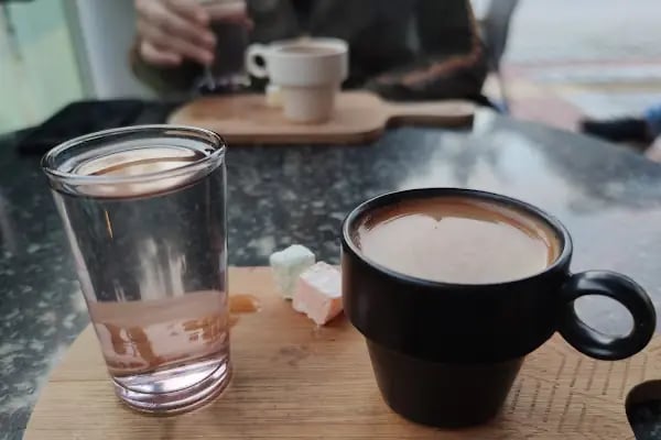 Harlequin Coffee Shop - Resim 3