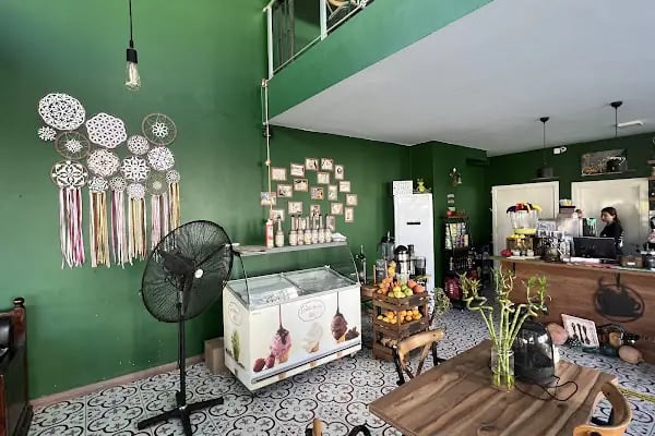 Harlequin Coffee Shop - Resim 5