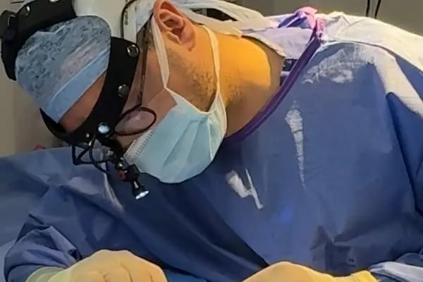 Doç. Dr. Arda Küçükgüven | Yüz Germe • Rinoplasti • Plastik Cerrahi - Resim 2