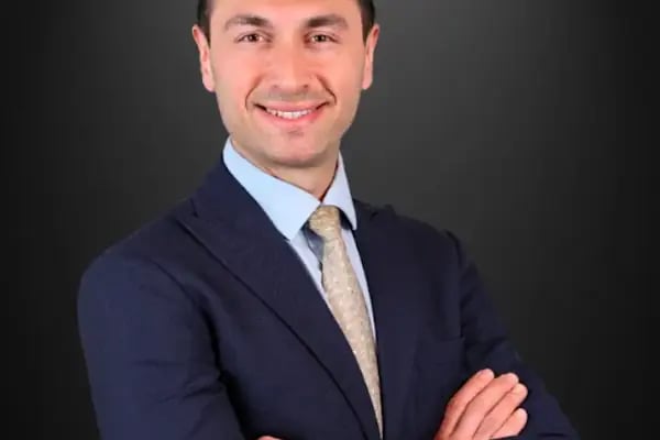 Doç. Dr. Arda Küçükgüven | Yüz Germe • Rinoplasti • Plastik Cerrahi - Resim 4