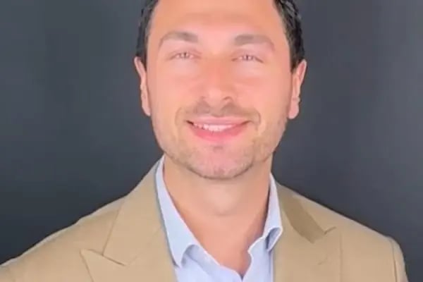Doç. Dr. Arda Küçükgüven | Yüz Germe • Rinoplasti • Plastik Cerrahi - Resim 3