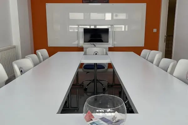 American LIFE Manisa - Resim 1
