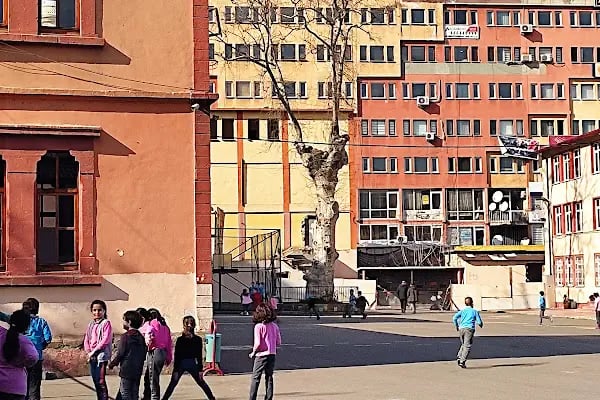 Akçaabat Merkez İlkokulu - Resim 2