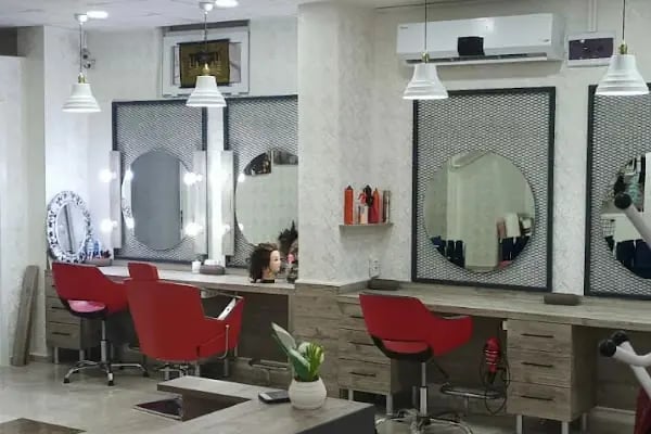 SALON RİNA KUAFOR AYŞE OK SAÇ VE TÜRBAN TASARIM (KAPAKLI ESKİ BELEDİYE MEYDANI ) AYŞE OK - Resim 4
