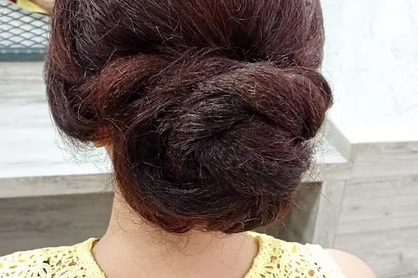 SALON RİNA KUAFOR AYŞE OK SAÇ VE TÜRBAN TASARIM (KAPAKLI ESKİ BELEDİYE MEYDANI ) AYŞE OK - Resim 12