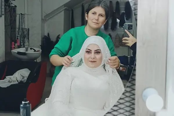 SALON RİNA KUAFOR AYŞE OK SAÇ VE TÜRBAN TASARIM (KAPAKLI ESKİ BELEDİYE MEYDANI ) AYŞE OK - Resim 15