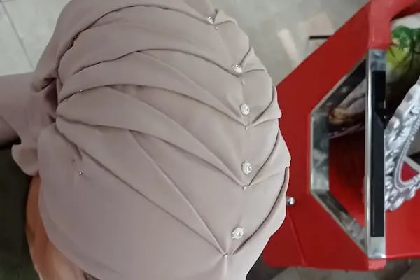 SALON RİNA KUAFOR AYŞE OK SAÇ VE TÜRBAN TASARIM (KAPAKLI ESKİ BELEDİYE MEYDANI ) AYŞE OK - Resim 16