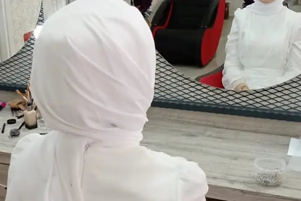 SALON RİNA KUAFOR AYŞE OK SAÇ VE TÜRBAN TASARIM (KAPAKLI ESKİ BELEDİYE MEYDANI ) AYŞE OK - Resim 11