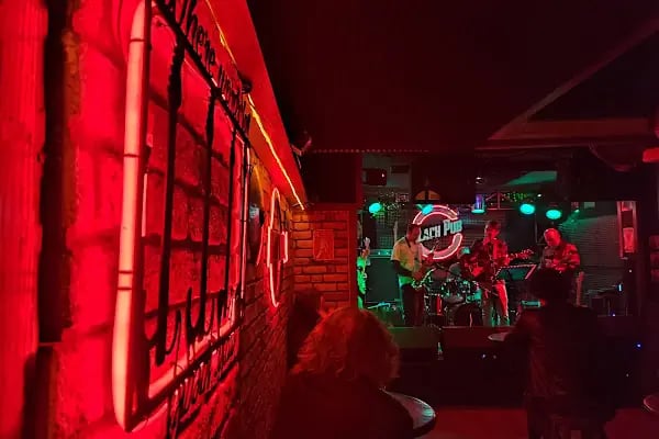 Black Pub - Resim 13