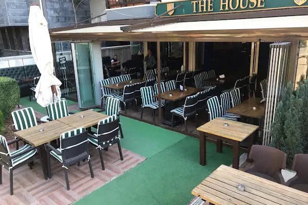 The House Pub - Resim 5