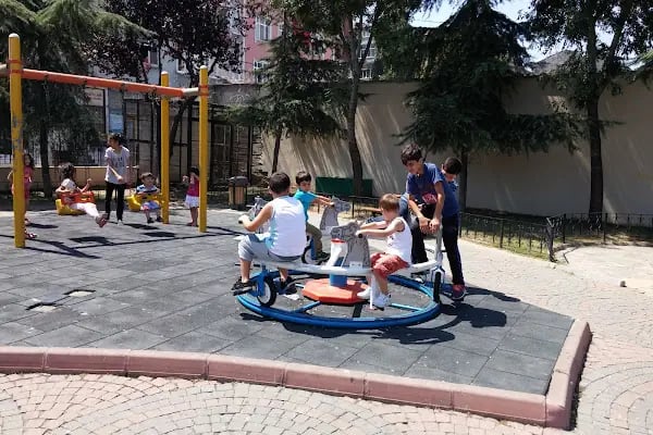Küçükçekmece Belediyesi Ulubatlı Hasan Parkı - Resim 1