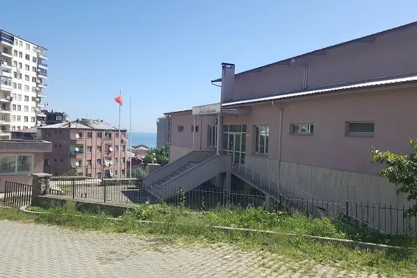 17 Şubat Anadolu Lisesi Spor Salonu - Resim 3