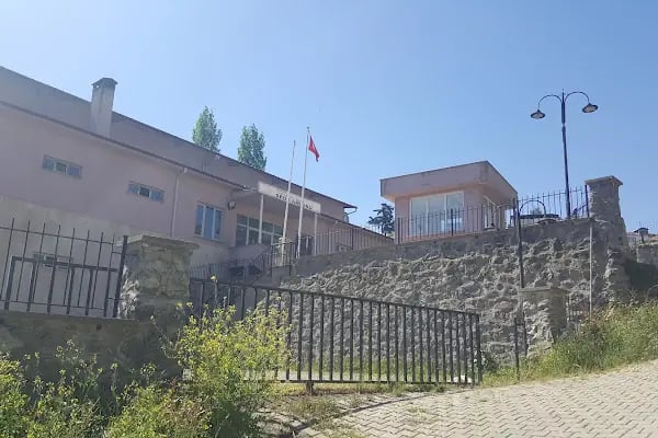 17 Şubat Anadolu Lisesi Spor Salonu - Resim 2