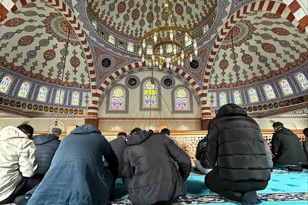 HÜSEYİN GAZİ ÜÇKIZLAR ASHABI SUFFA CAMİ - Resim 6