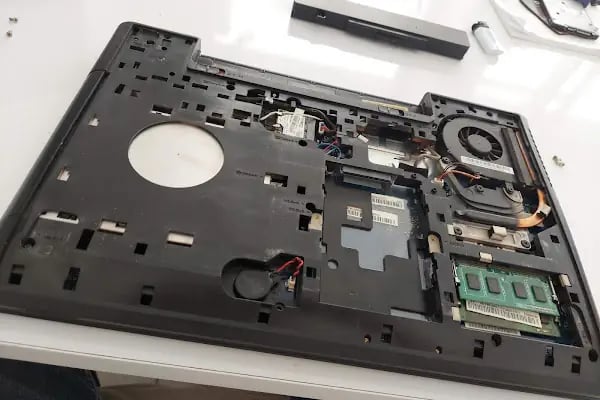 Yıldız Teknik Bilişim &amp; MacBook Notebook Onarım Merkezi - Resim 8