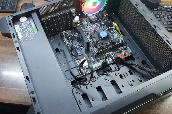 Yıldız Teknik Bilişim &amp; MacBook Notebook Onarım Merkezi - Resim 19